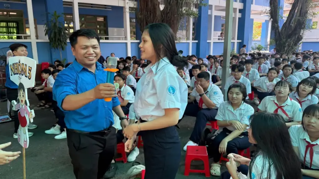 Giúp học sinh định hướng nghề nghiệp tương lai