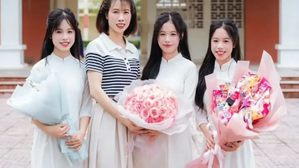 Góa chồng từ năm con lên 3, mẹ tần tảo nuôi 3 con gái sinh ba cùng đỗ trường chuyên danh tiếng