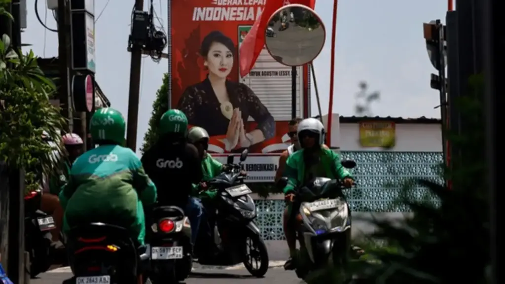 Grab, GoTo giảm mạnh phí cho tài xế xe máy công nghệ ở Indonesia