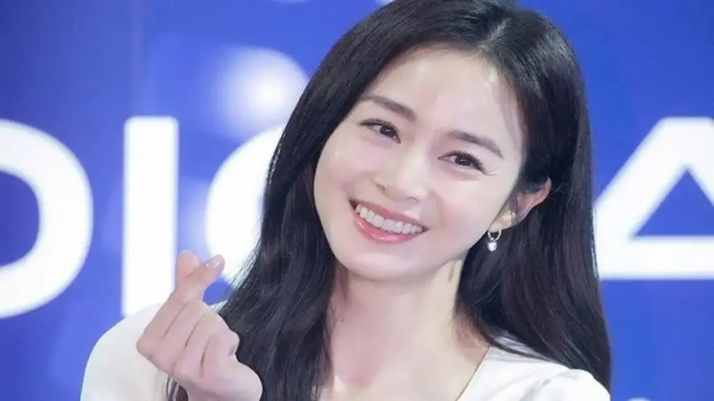 Gu thời trang trí thức của Kim Tae Hee