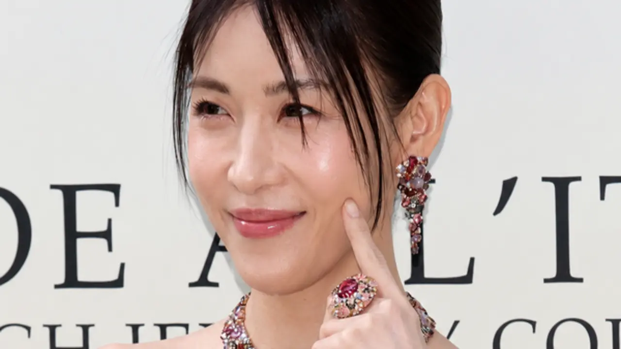 Ha Ji Won trở lại sân khấu âm nhạc sau 23 năm vắng bóng