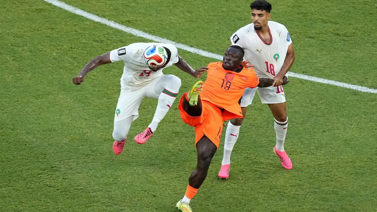 Hà Lan 0-0 Morocco (H1): Liên tục cứu thua