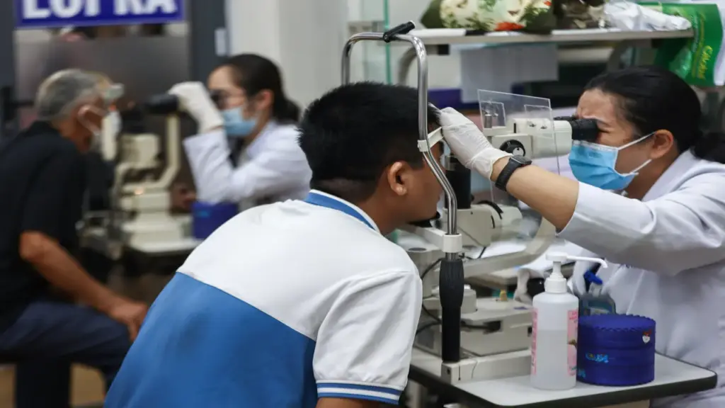 Hà Nội hỗ trợ chi phí chữa cận thị cho người trẻ từ 1/7