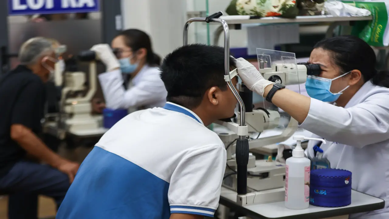Hà Nội hỗ trợ chi phí chữa cận thị cho người trẻ từ 1/7