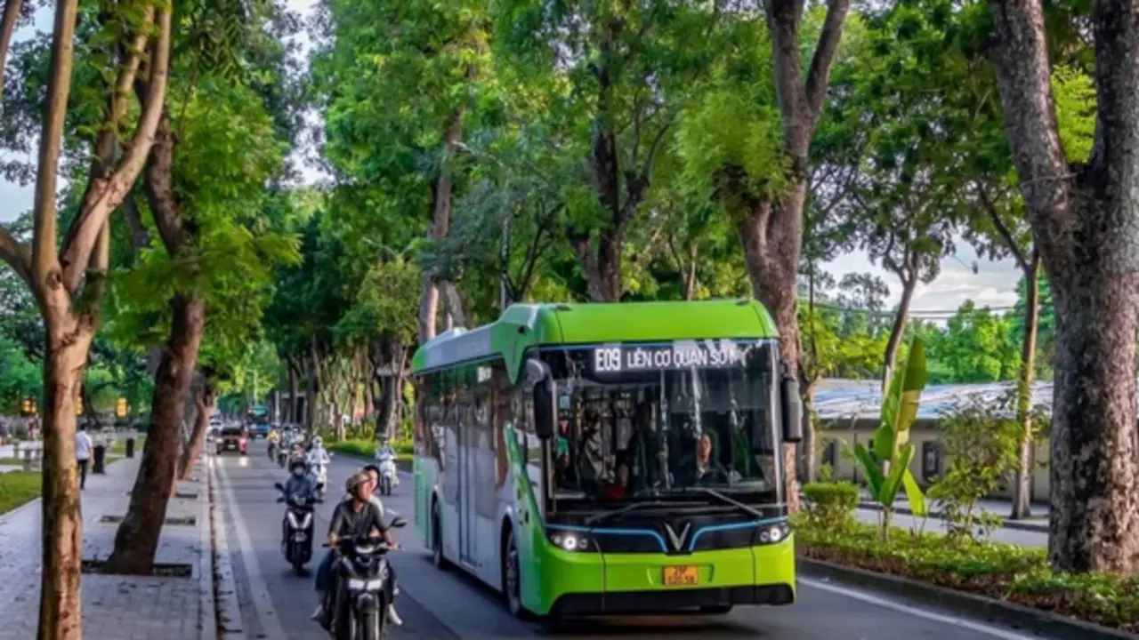 Hà Nội vận hành vé điện tử liên thông cho giao thông công cộng từ 25/6