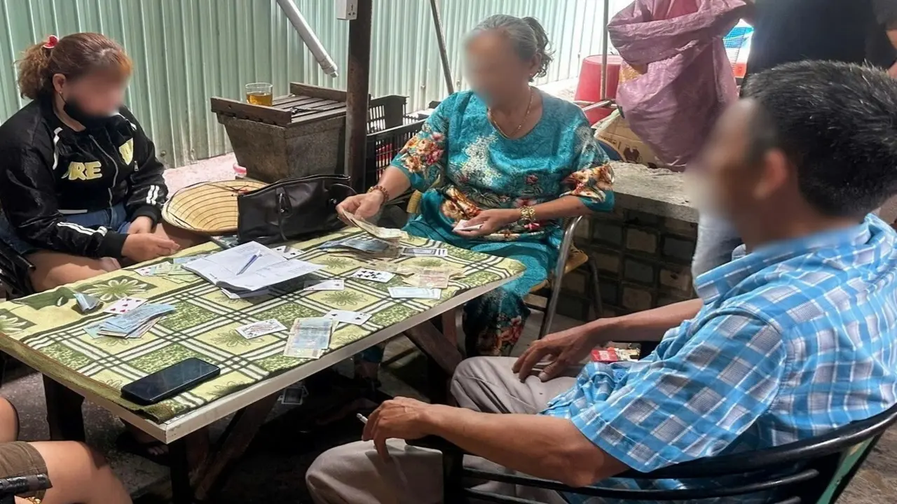 Hai người phụ nữ biến quán cà phê thành "sòng bạc"