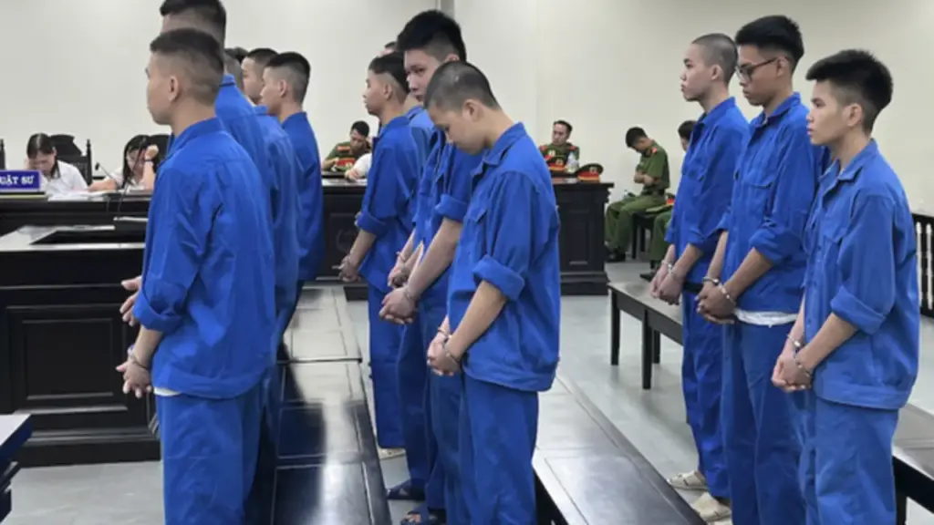 Hai nhóm "quái xế" hỗn chiến bằng gạch đá trên quốc lộ, thiếu niên 17 tuổi tử vong