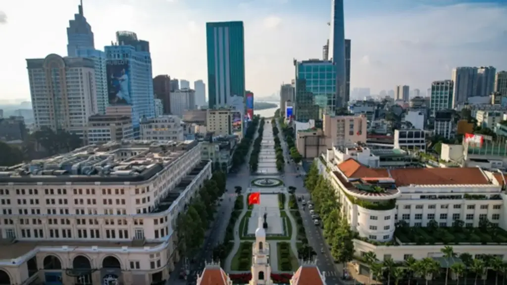 Hạn chế tối đa xây trụ sở, trung tâm hành chính mới