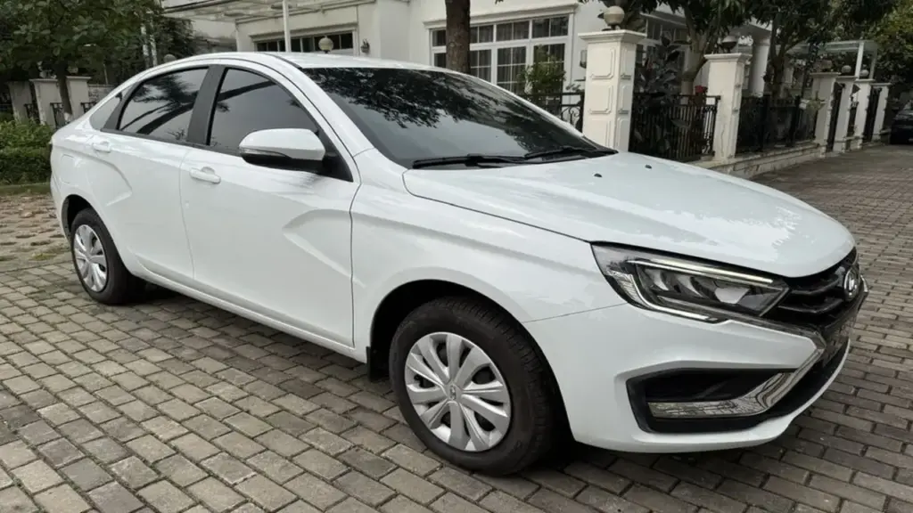 Hàng loạt xe Nga rao bán ở Việt Nam: Giá từ 310 triệu đồng, đều là 'hàng lướt'