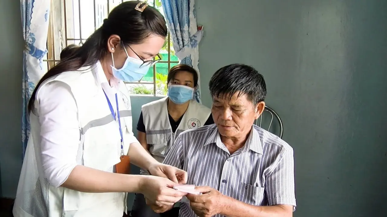 Hàng nghìn người TP HCM được bác sĩ đến tận nhà khám bệnh