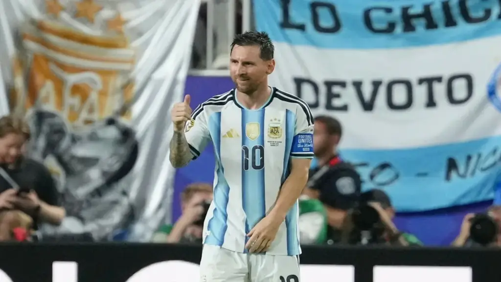 Hành động khiêm nhường của Messi