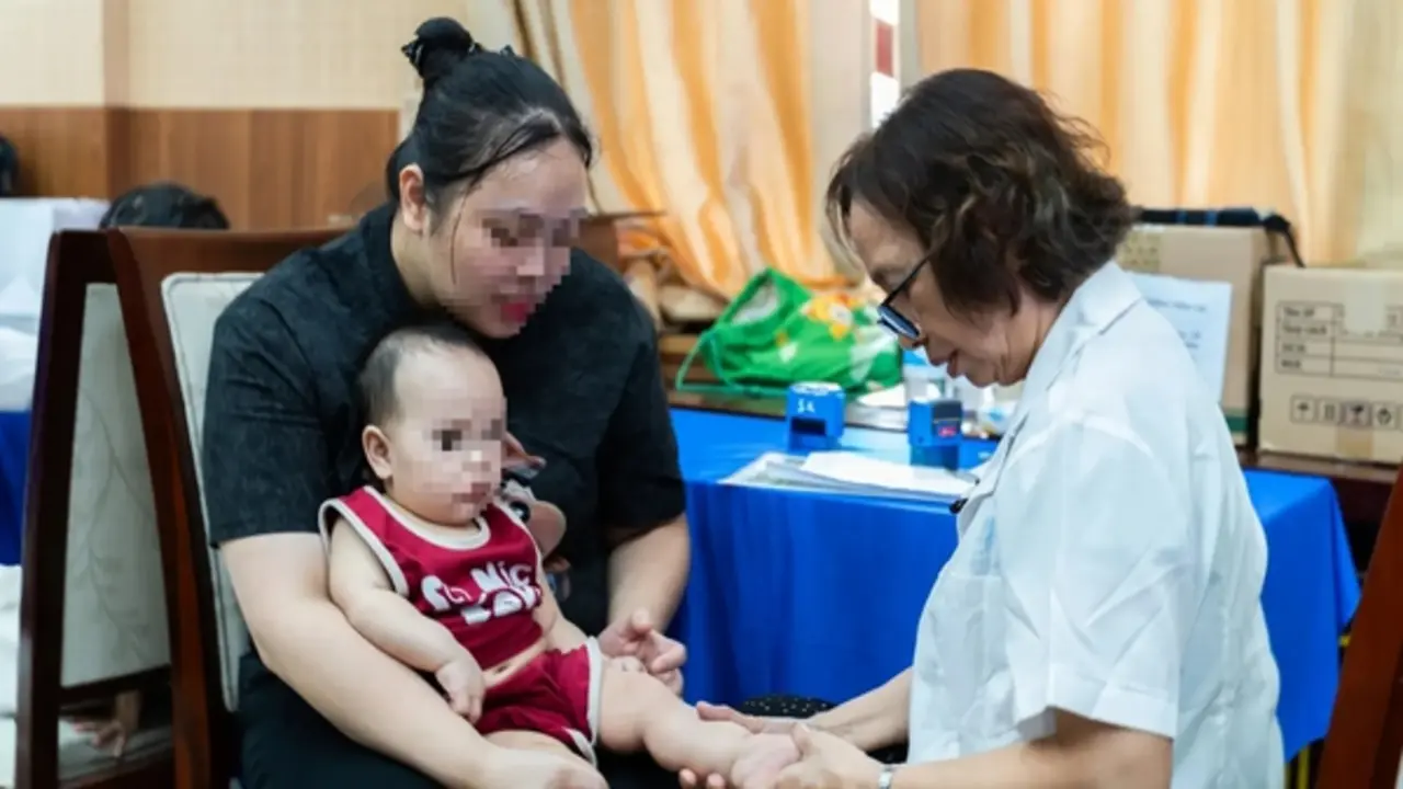 'Hành trình yêu thương' chung tay chăm sóc sức khỏe gia đình Việt