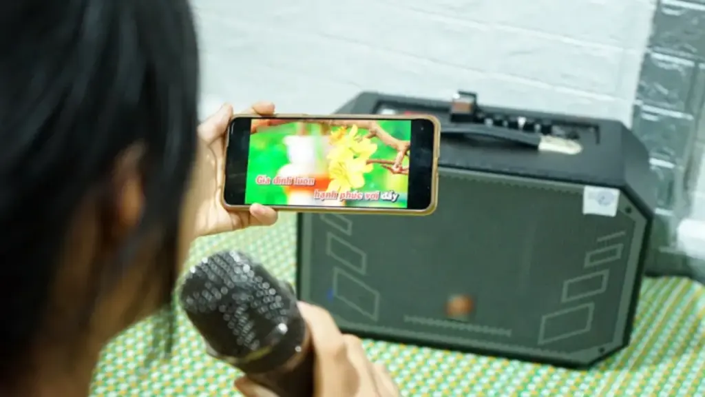 Hát karaoke trên YouTube có vi phạm bản quyền âm nhạc?