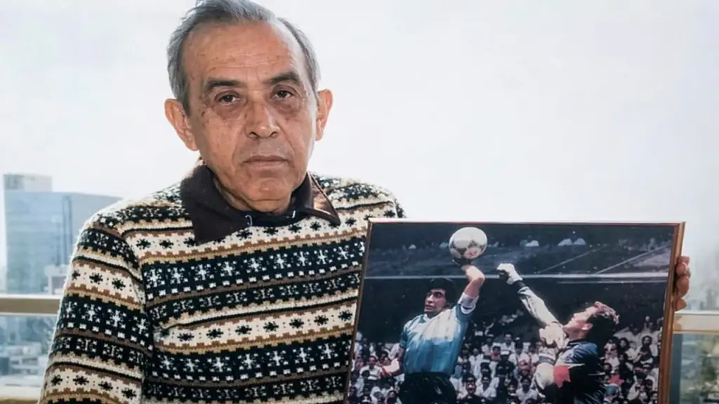 Hậu trường bức hình 'Bàn tay của Chúa' tại World Cup 1986