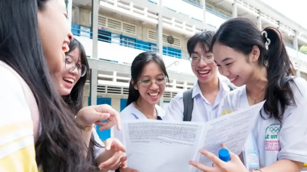Hết thời 'học gạo' ngữ pháp, luyện đề máy móc tiếng Anh