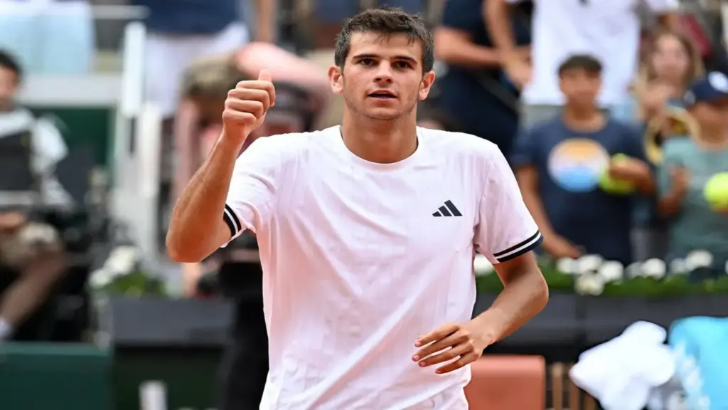 Hiện tượng 19 tuổi tiếp tục thăng hoa ở Roland Garros