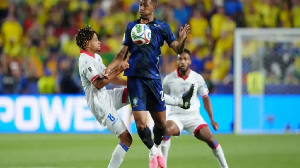 HLV Ancelotti chọn cầu thủ ‘cực lạ’ thay Raphinha, không phải Neymar