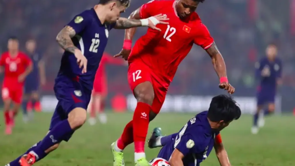 HLV đội tuyển Thái Lan nói điều bất ngờ trước AFF Cup, rất ‘cáu’ vì…