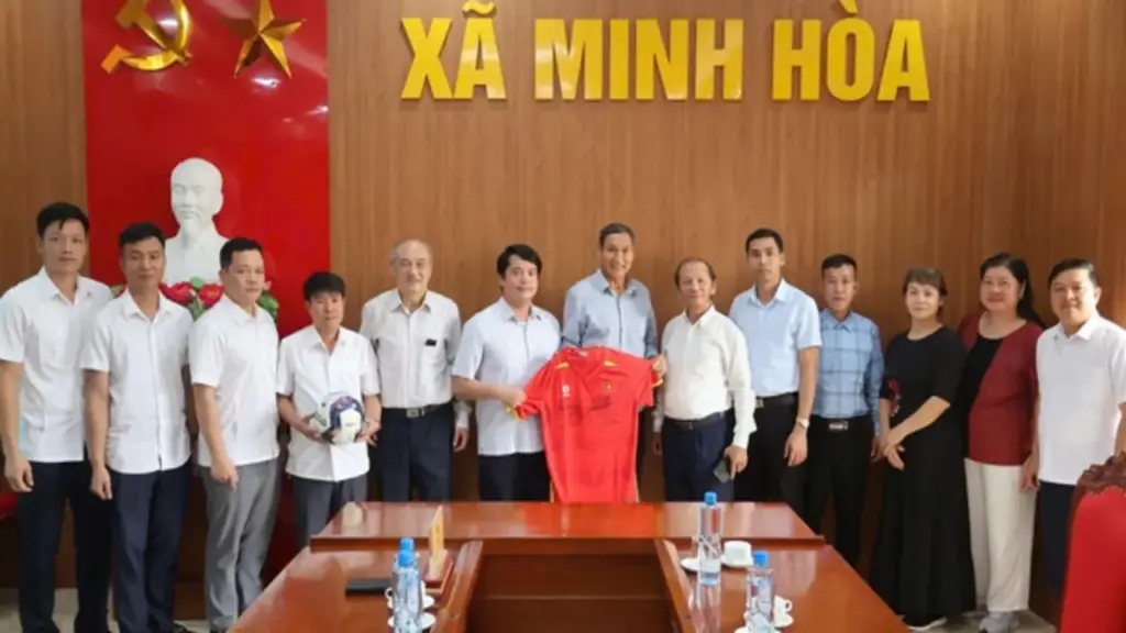 HLV Mai Đức Chung dùng tiền thưởng Anh hùng lao động ủng hộ đồng bào khó khăn