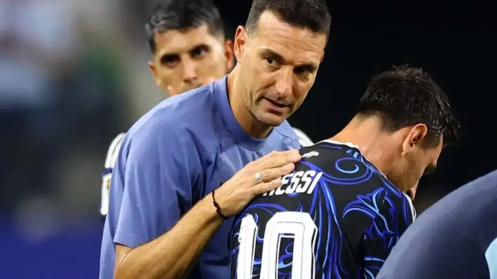 HLV Scaloni nói điều ‘lạ lùng’ về Cabo Verde, dành trọn vẹn trái tim cho nhân vật đặc biệt: Messi!