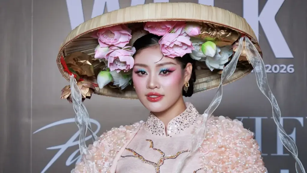 Hoa hậu, á hậu hội tụ thảm đỏ Tuần thời trang Quốc tế Việt Nam