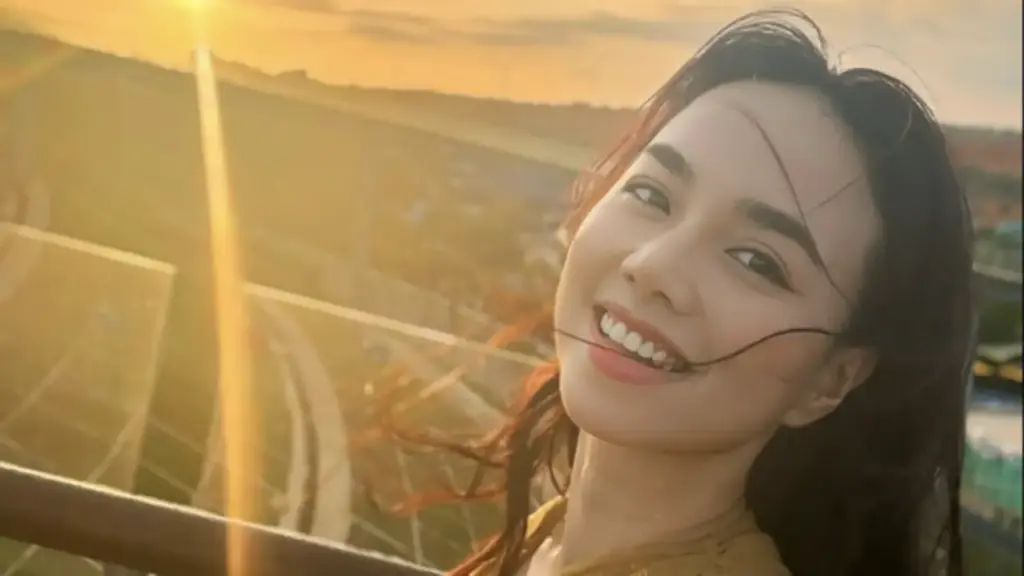 Hoa khôi Tây Đô từng là thủ khoa Báo chí, cuộc sống tuổi 42 đáng ngưỡng mộ