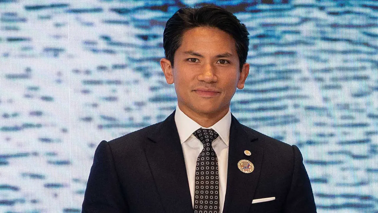 'Hoàng tử đẹp trai nhất' Brunei được bổ nhiệm làm Ngoại trưởng