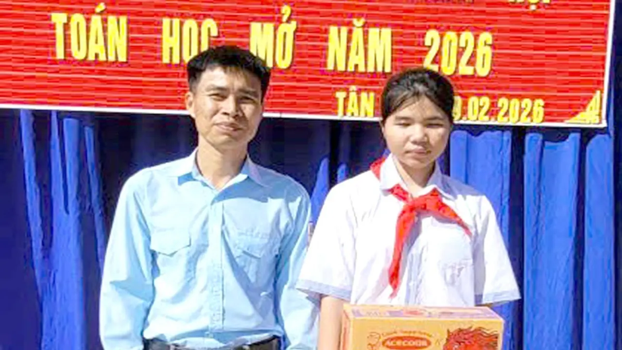 Học bổng Chắp cánh ước mơ: Vươn lên từ giấc mơ côi cút