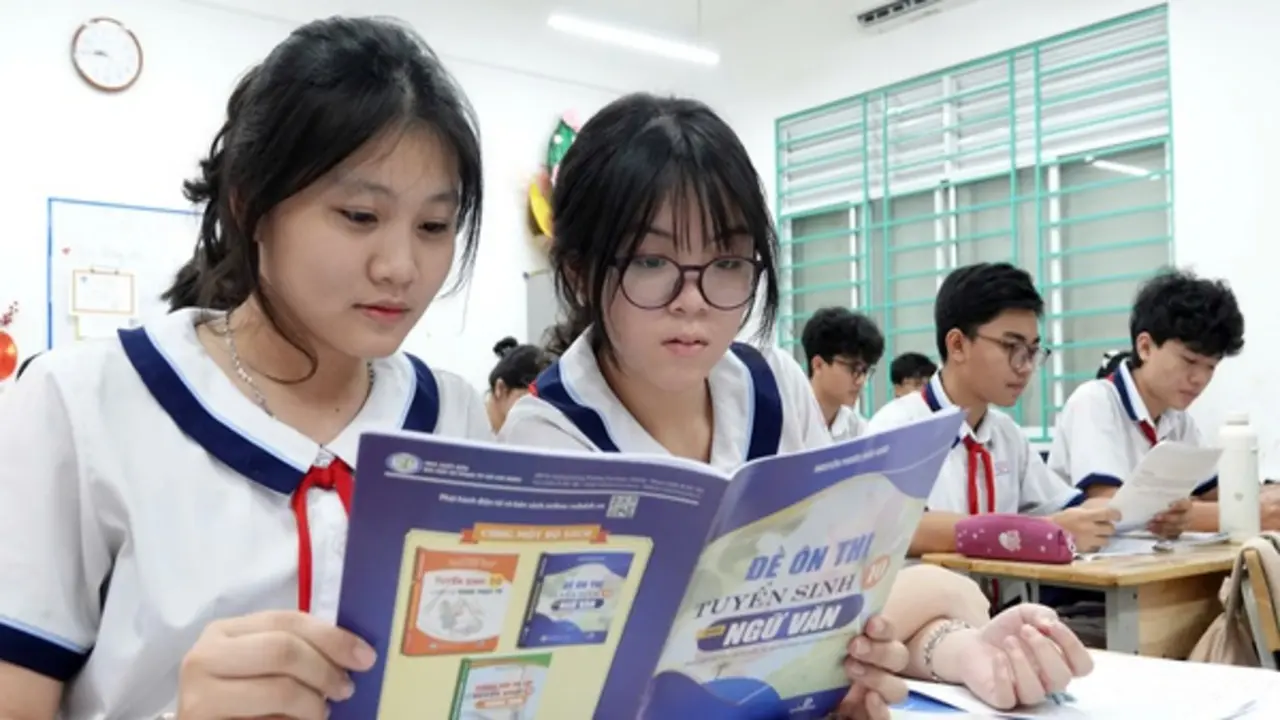 Học toán thì mới ra tiền, còn học văn chỉ là viển vông?