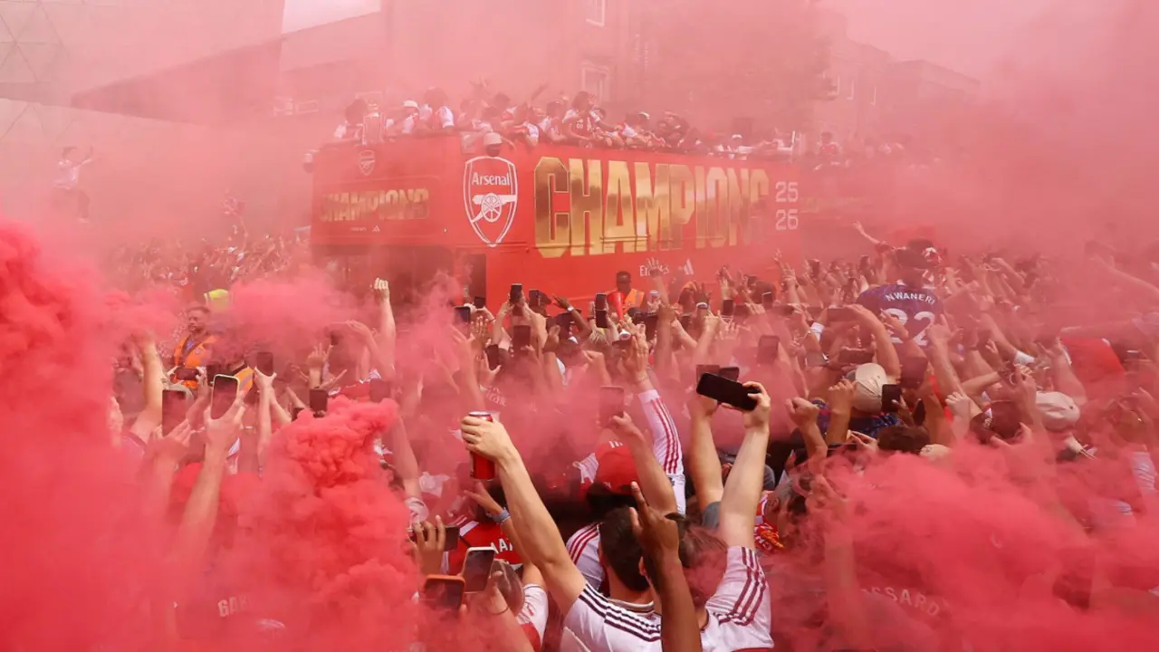Hơn 1,5 triệu người diễu hành mừng Arsenal vô địch Ngoại hạng Anh