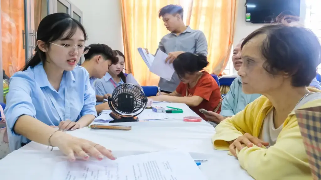 Hơn 20.000 người có nguy cơ gián đoạn nhận lương hưu vì chưa làm lại thủ tục