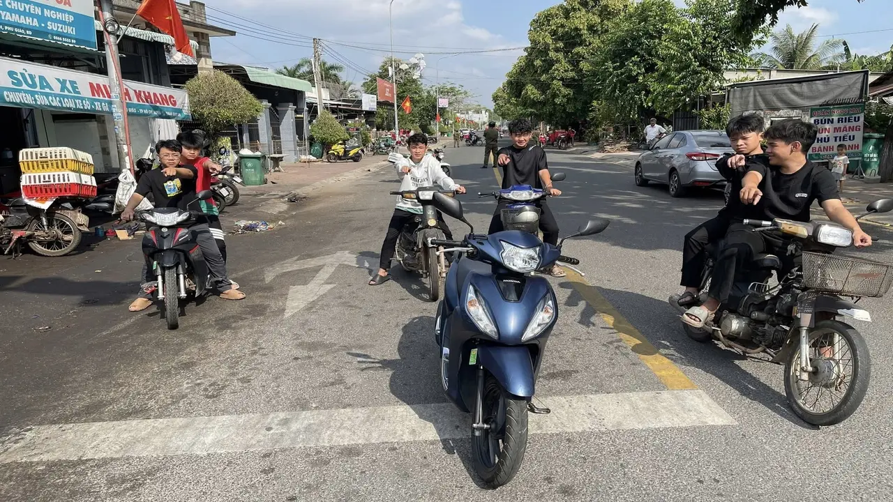 Hỗn chiến sau đá bóng, 9 người ở TPHCM bị khởi tố
