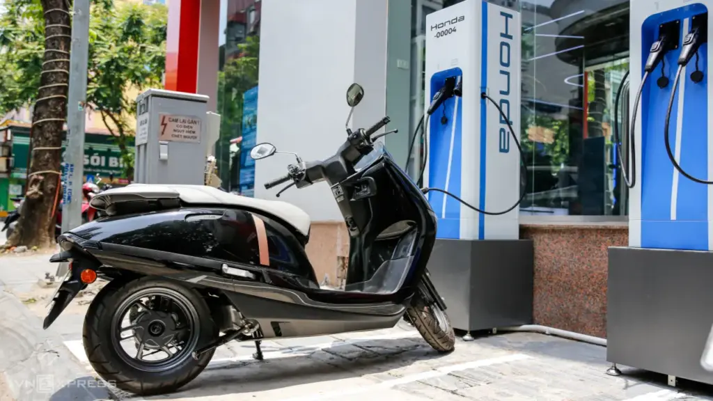 Honda cho khách dùng miễn phí xe máy điện 7 ngày