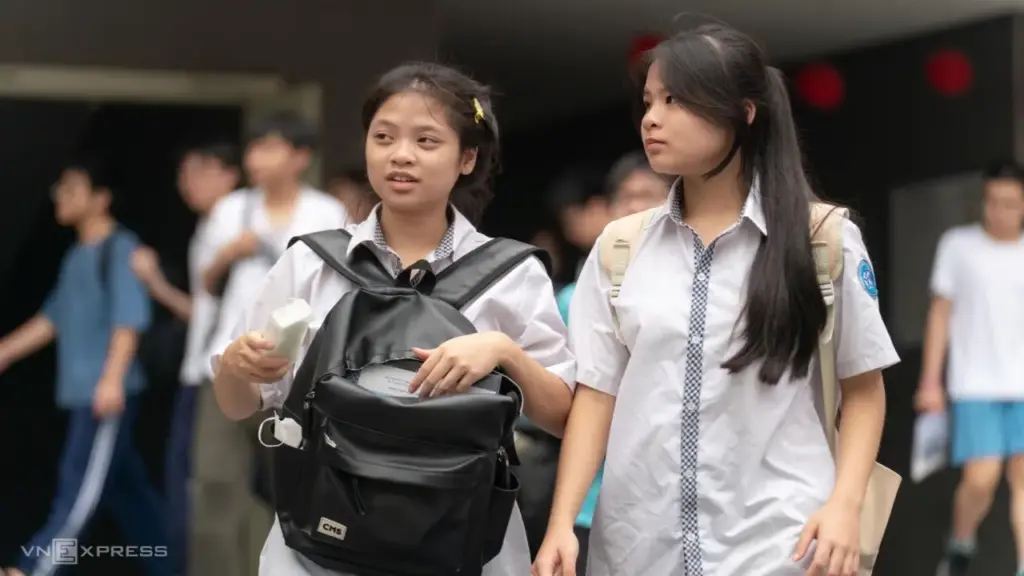 Hướng dẫn nhập học lớp 10 ở Hà Nội