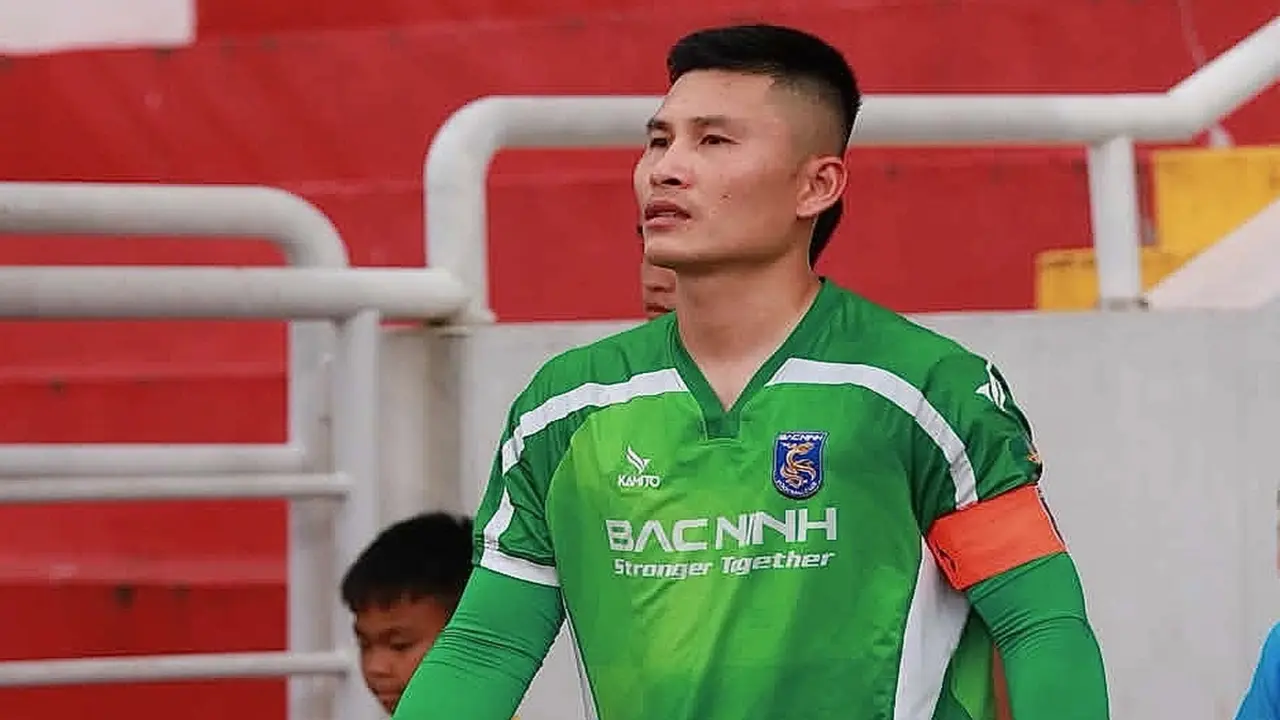 Huỳnh Tuấn Linh, người cản 3 quả luân lưu giúp CLB Bắc Ninh lên V-League là ai?