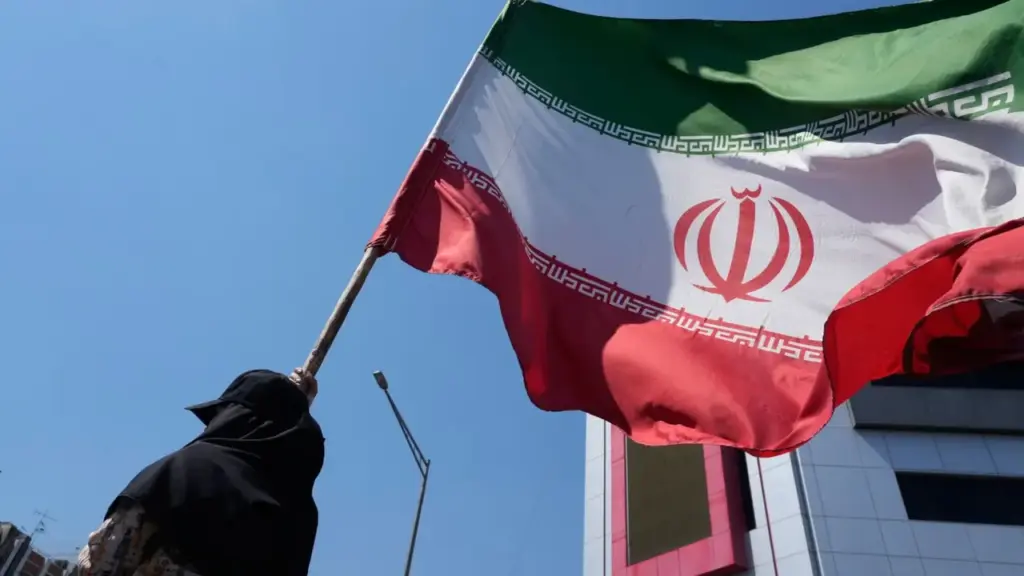 Iran chỉ trích việc ông Trump ‘khăng khăng’ đòi ký thỏa thuận vào ngày sinh nhật của mình