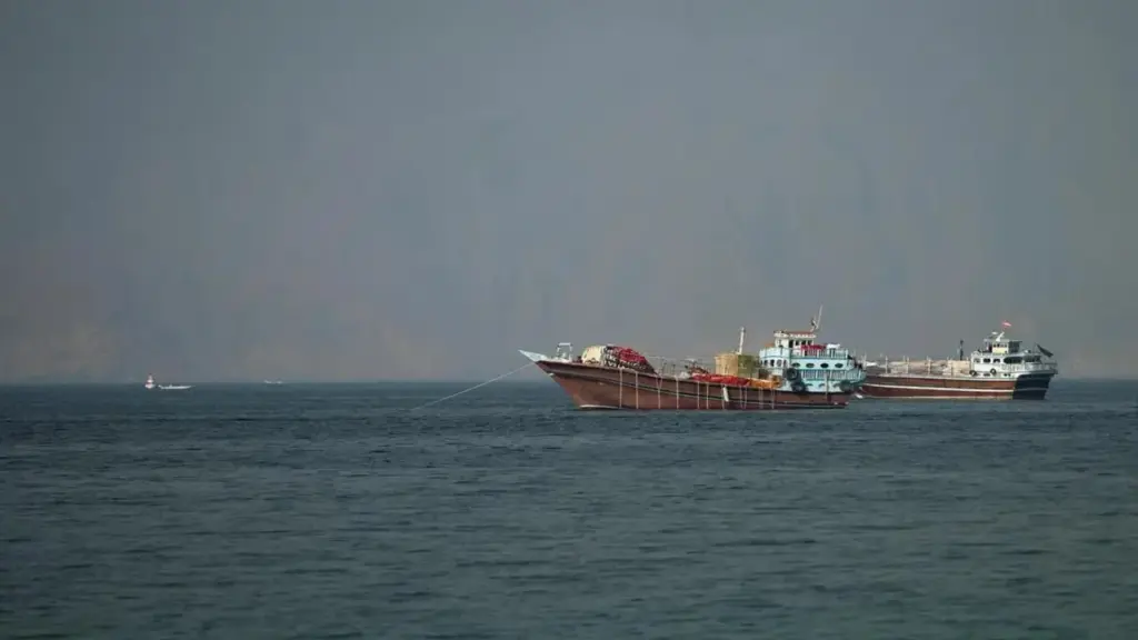 Iran, Oman lần đầu họp bàn về quản lý eo biển Hormuz