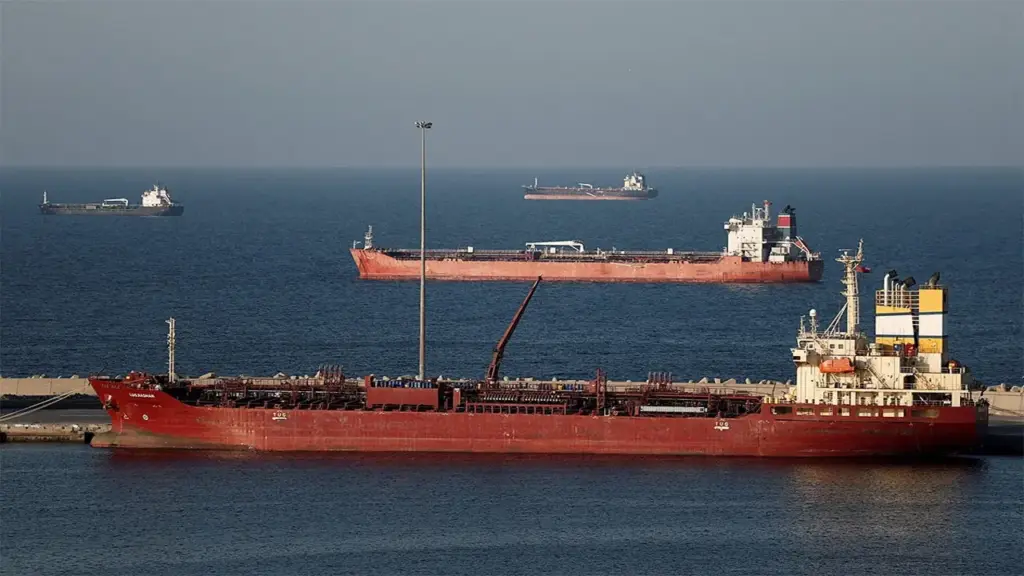 Iran, Oman nghiên cứu phương án thu 'phí dịch vụ' eo biển Hormuz
