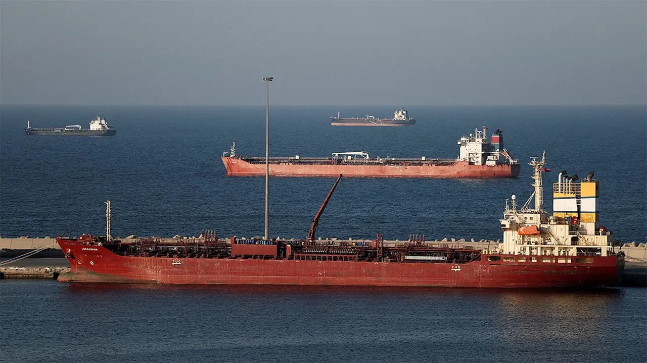 Iran, Oman nghiên cứu phương án thu 'phí dịch vụ' eo biển Hormuz