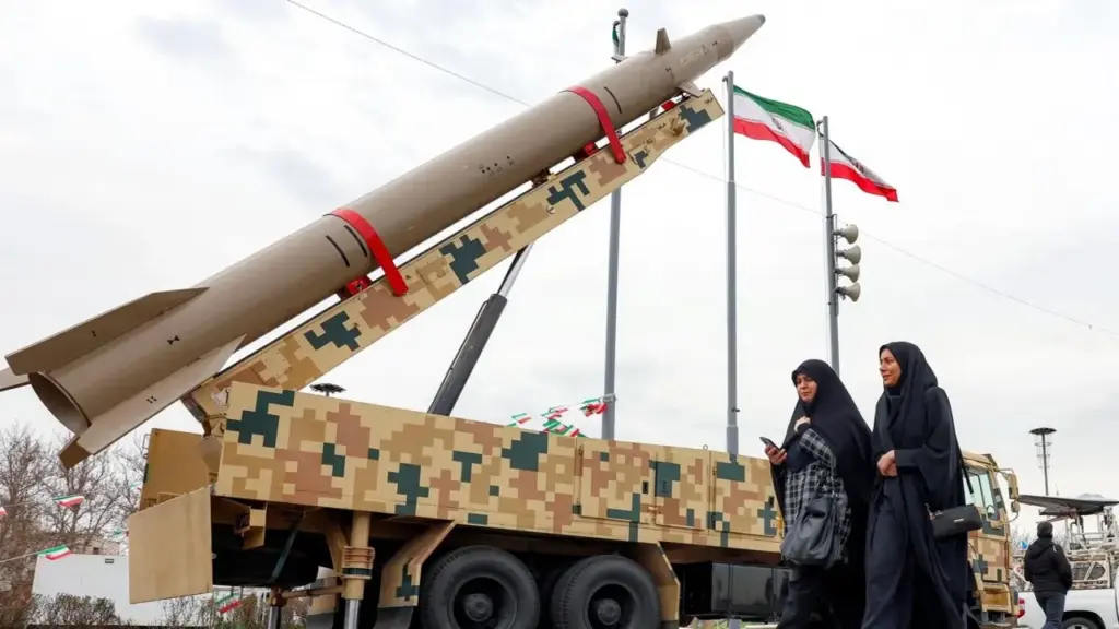 Iran tuyên bố không đàm phán về chương trình tên lửa