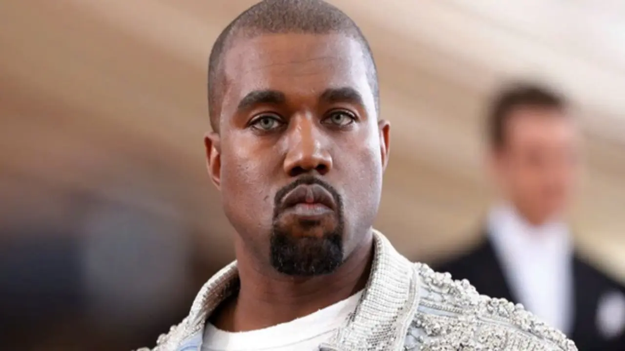 Kanye West bị cấm diễn tại &Yacute; vì phát ngôn gây tranh cãi