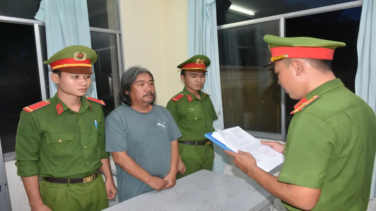 Kẻ đốt nhà khiến cha ruột tử vong bị bắt