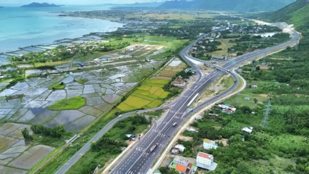 Khánh Hòa mở không gian phát triển mới: Hướng đến cực tăng trưởng quốc gia