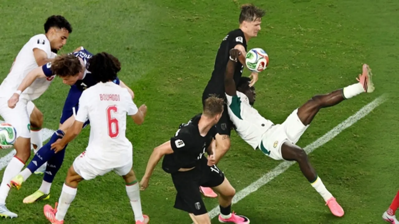 Khi ‘kẻ lót đường’ khiến các ông lớn choáng váng, World Cup hấp dẫn tuyệt đối!