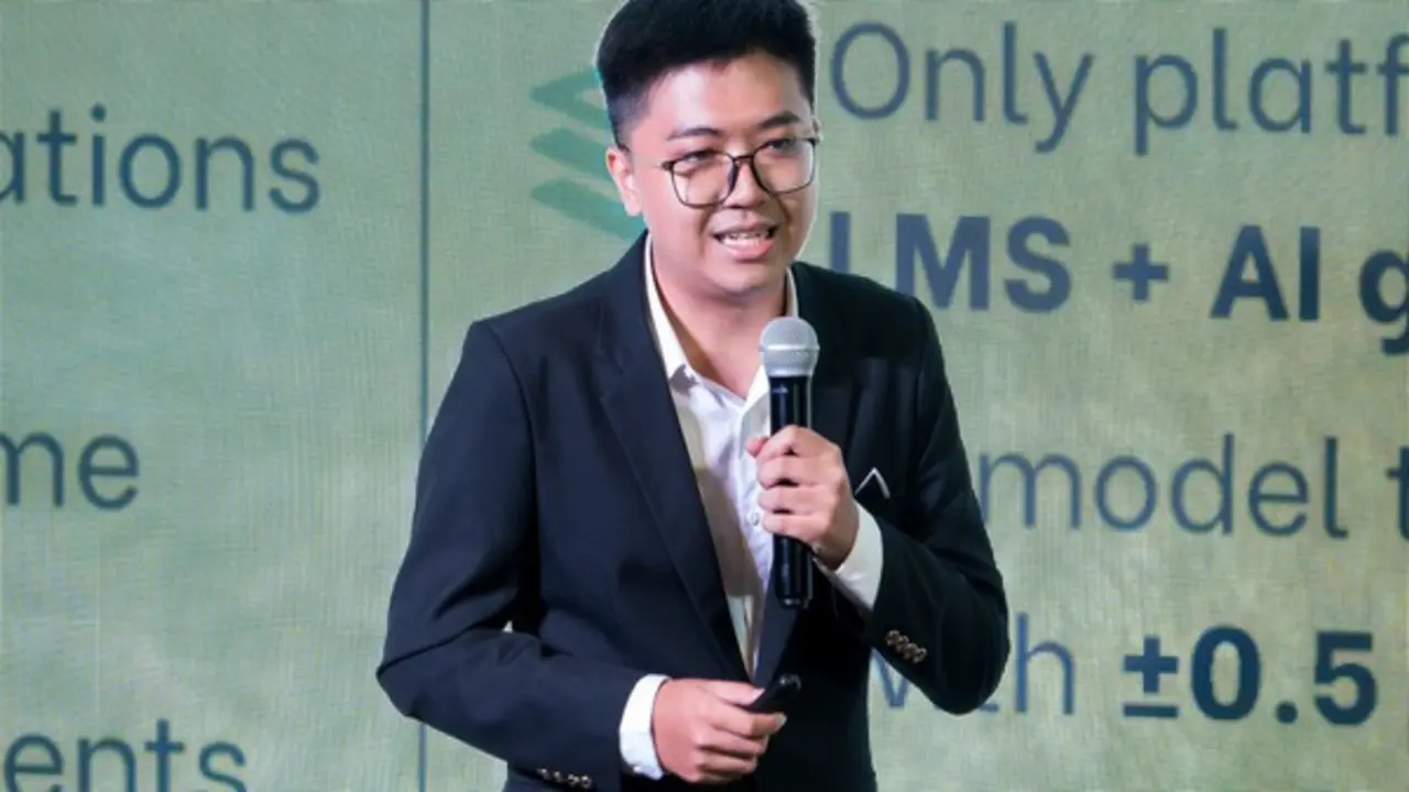 Khởi nghiệp khi thấy mẹ dạy 8 tiếng, về nhà vẫn quần quật việc của trường