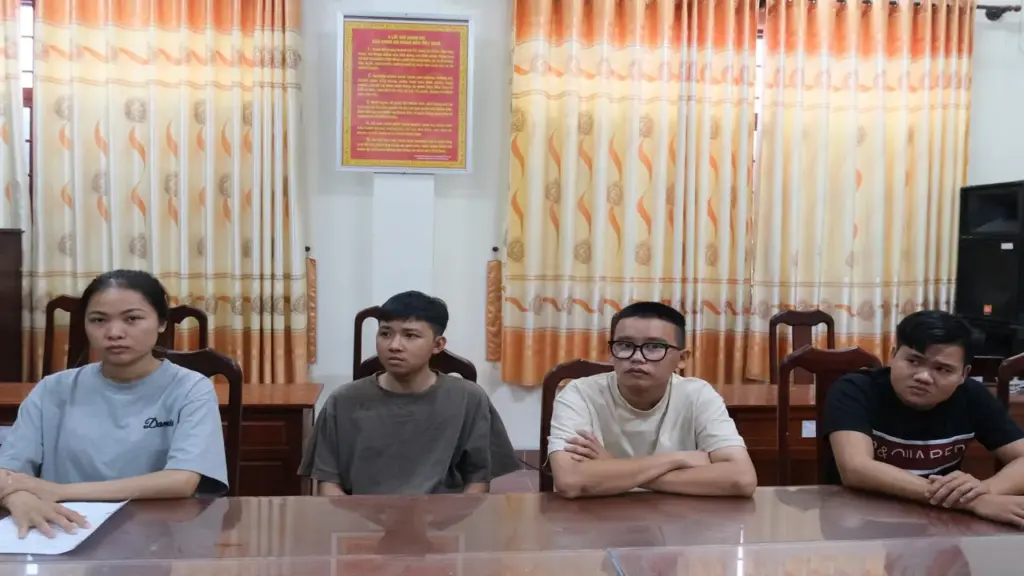 Khởi tố 12 bị can mua bán trái phép tài khoản ngân hàng