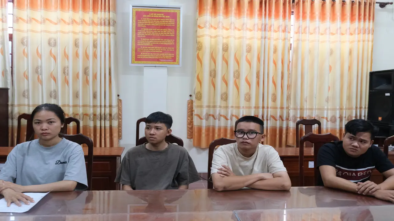 Khởi tố 12 bị can mua bán trái phép tài khoản ngân hàng