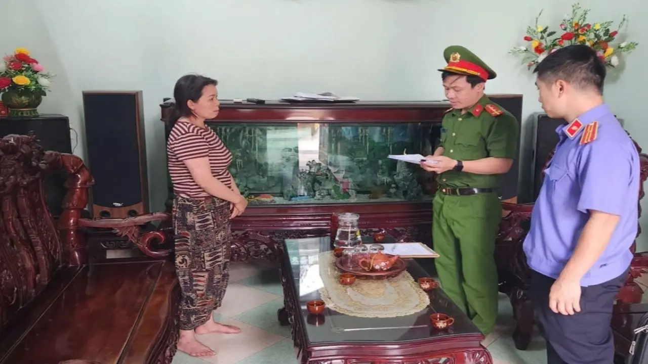 Khởi tố 3 đối tượng sản xuất hơn 2 tấn miến giả ở Hưng Yên