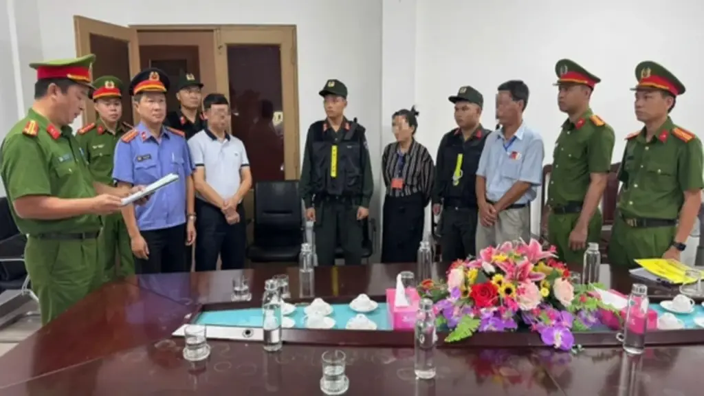 Khởi tố 7 bị can trong vụ chiếm đoạt hơn 1,7 tỉ đồng tiền nông thôn mới