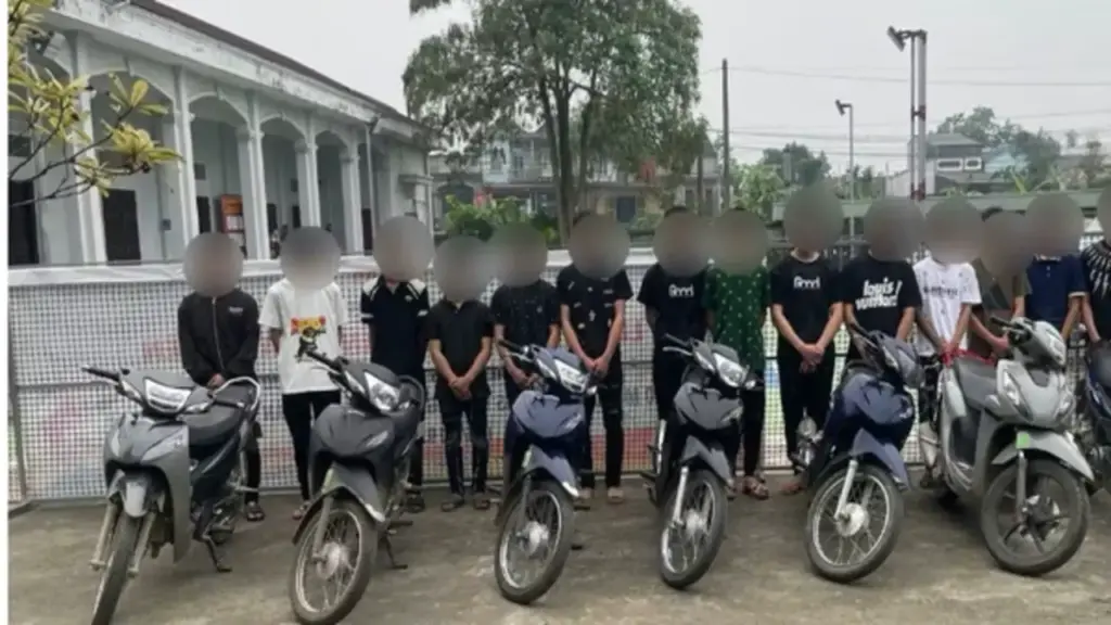 Khởi tố nhóm thanh thiếu niên mang dao, kiếm phóng xe náo loạn, truy sát người dân giữa đêm